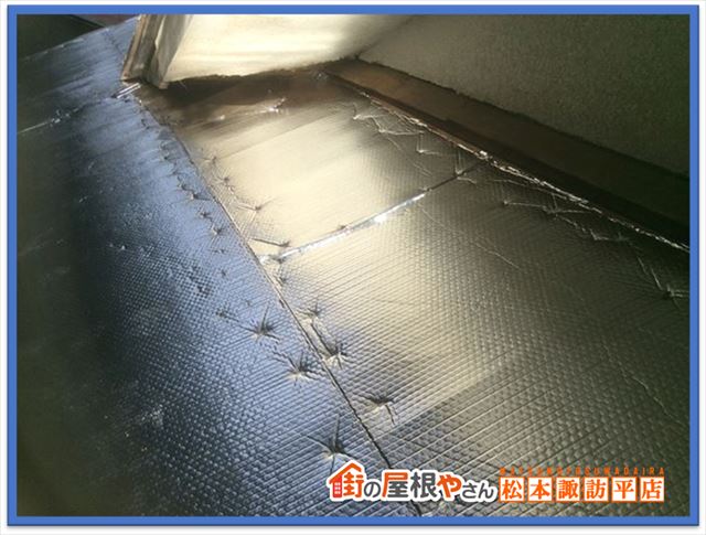 松本市屋根葺き替え工事　遮熱シート